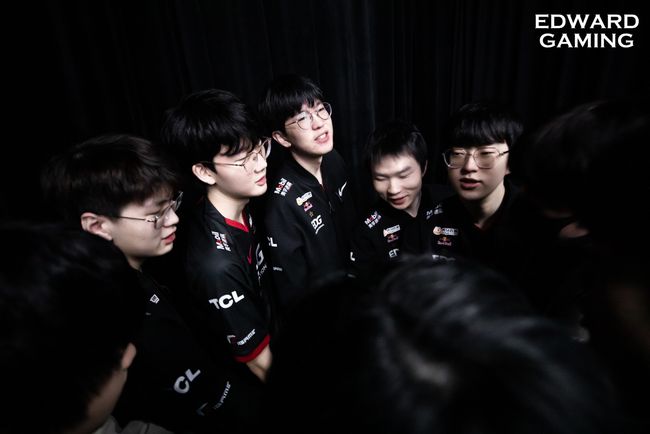 多里瓦尔的 多里瓦尔的