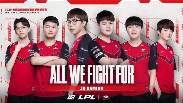 多名年轻选 多名年轻选