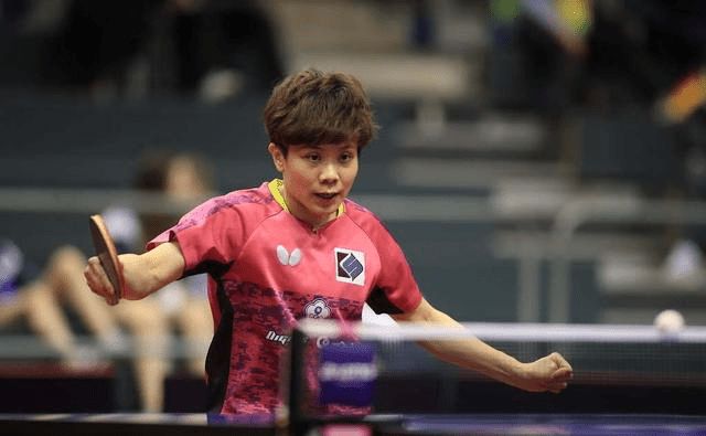 替补席上的 替补席上的